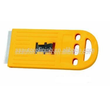 SINGLE EDGED RAZOR BLADES IN RE-USEABLE HOLDER/SCRAPPER